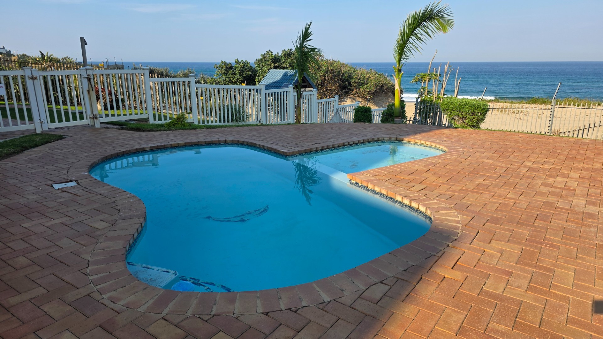 Spectacular 2 Bedroom, Ground Floor Apartment For Sale in Manaba Beach, Margate, KwaZulu Natal