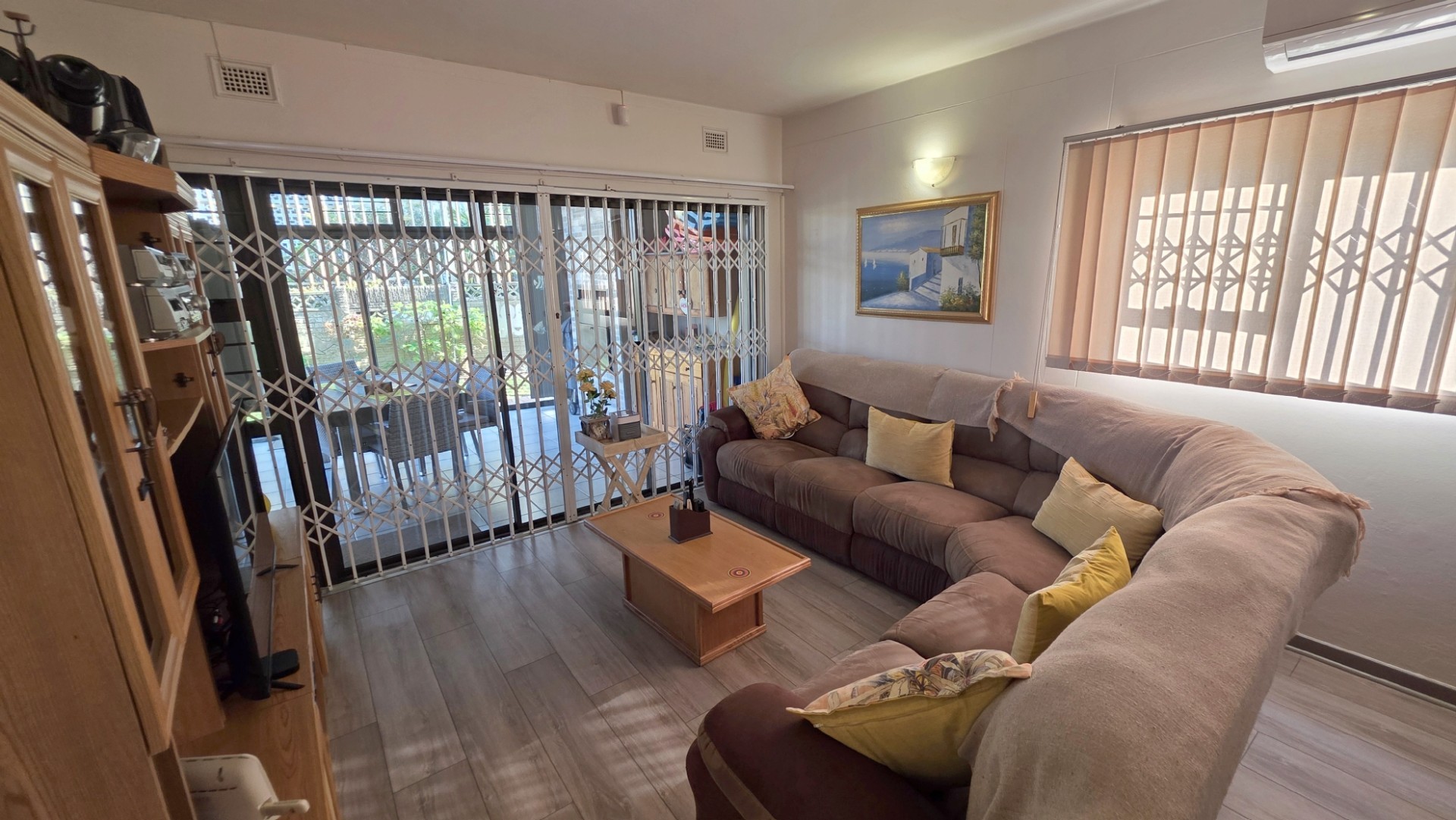 Spectacular 2 Bedroom, Ground Floor Apartment For Sale in Manaba Beach, Margate, KwaZulu Natal