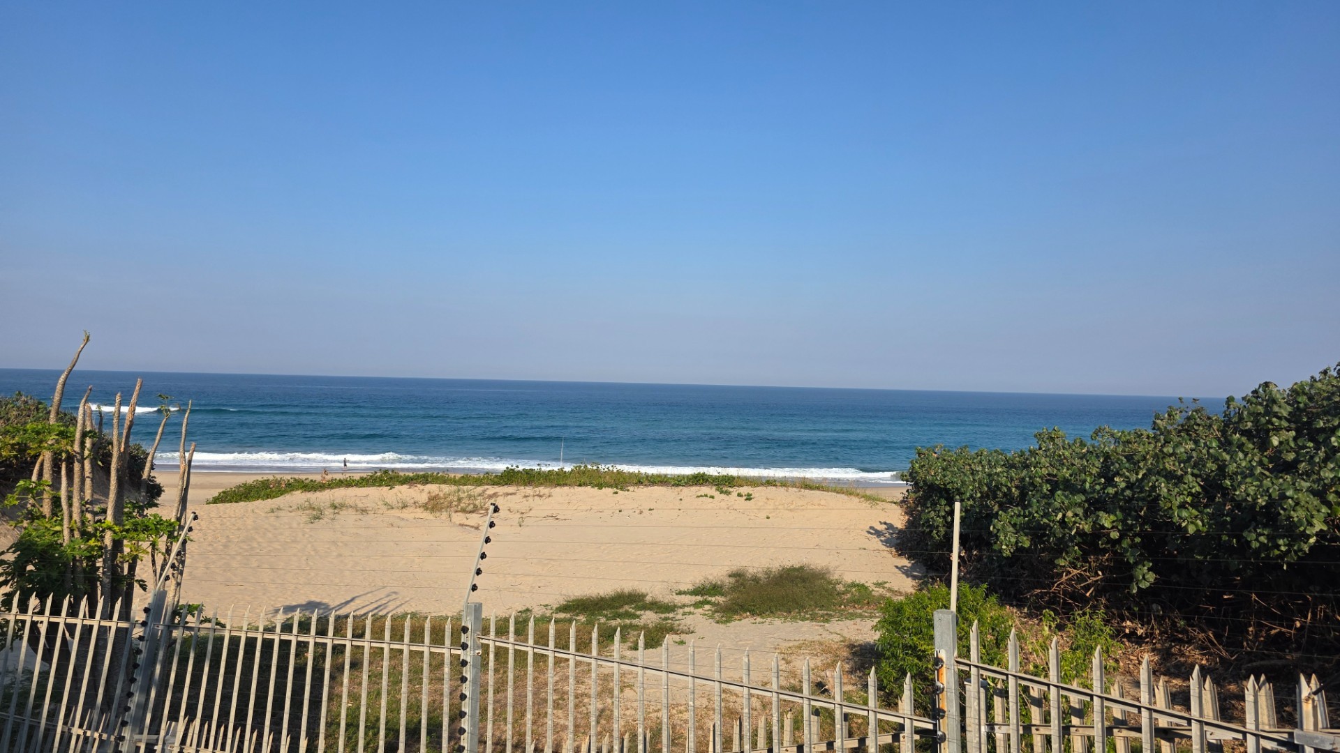 Spectacular 2 Bedroom, Ground Floor Apartment For Sale in Manaba Beach, Margate, KwaZulu Natal