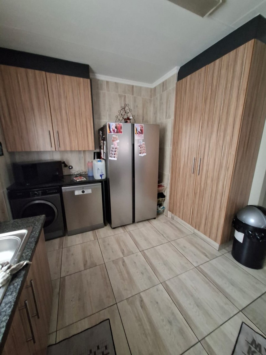 House For Sale in Sunair Park, Brakpan