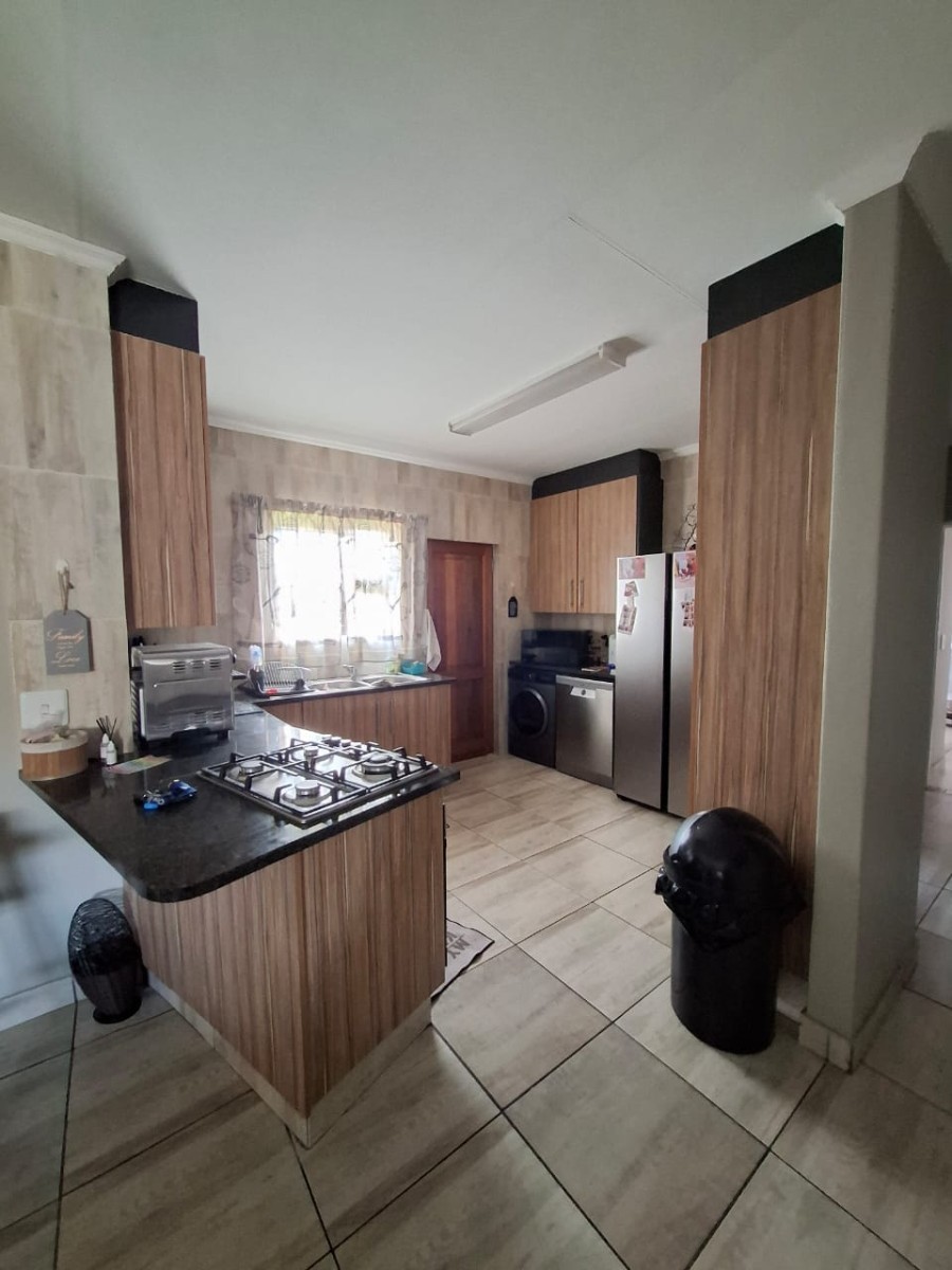 House For Sale in Sunair Park, Brakpan
