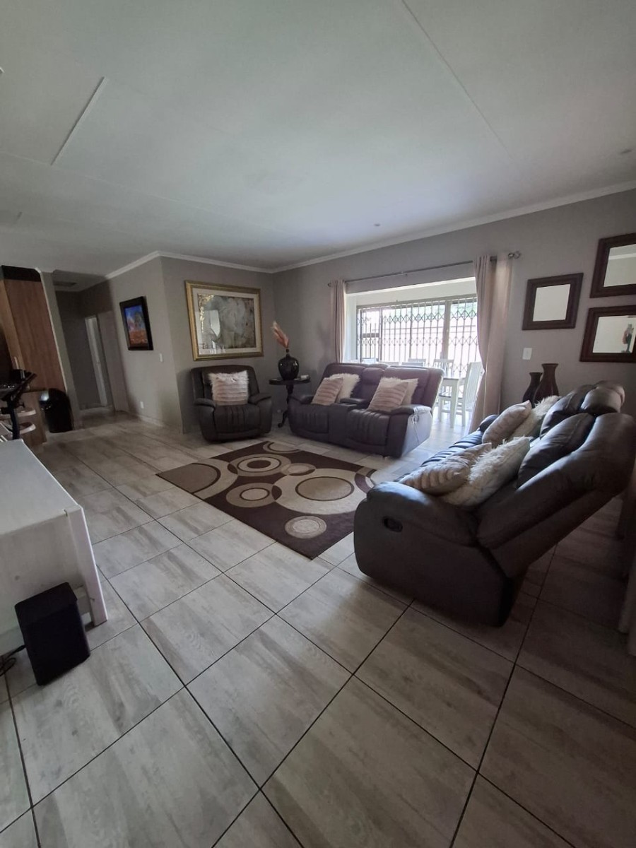 House For Sale in Sunair Park, Brakpan