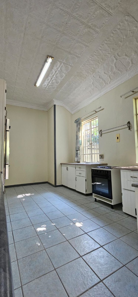 Room to Rent in a Communal House in highly sought after Melville, Johannesburg