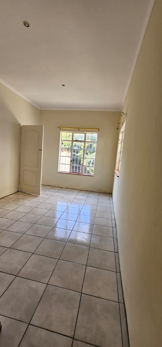 Room to Rent in a Communal House in highly sought after Melville, Johannesburg