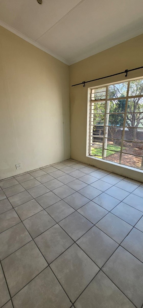 Room to Rent in a Communal House in highly sought after Melville, Johannesburg