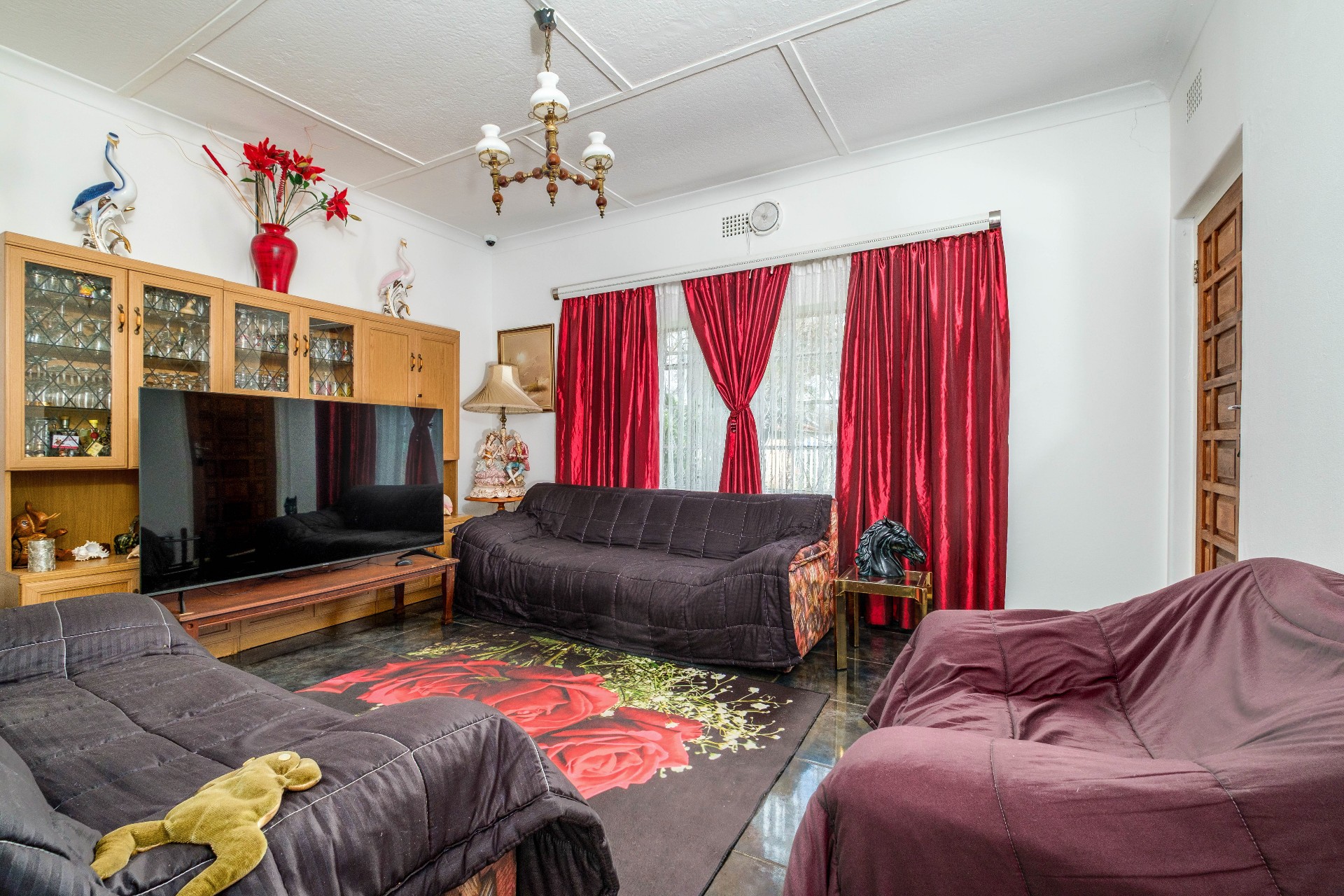 Three Bedroom House With Two Flatlets For Sale In Witpoortjie