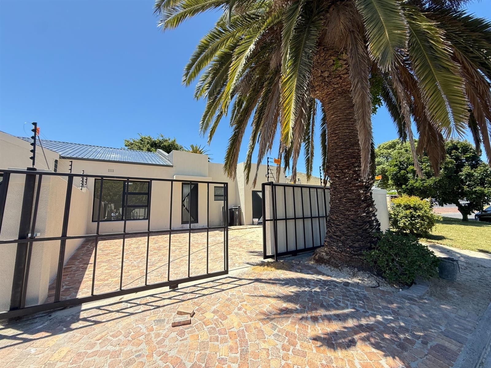 3 Bedroom House To Rent in Edgemead