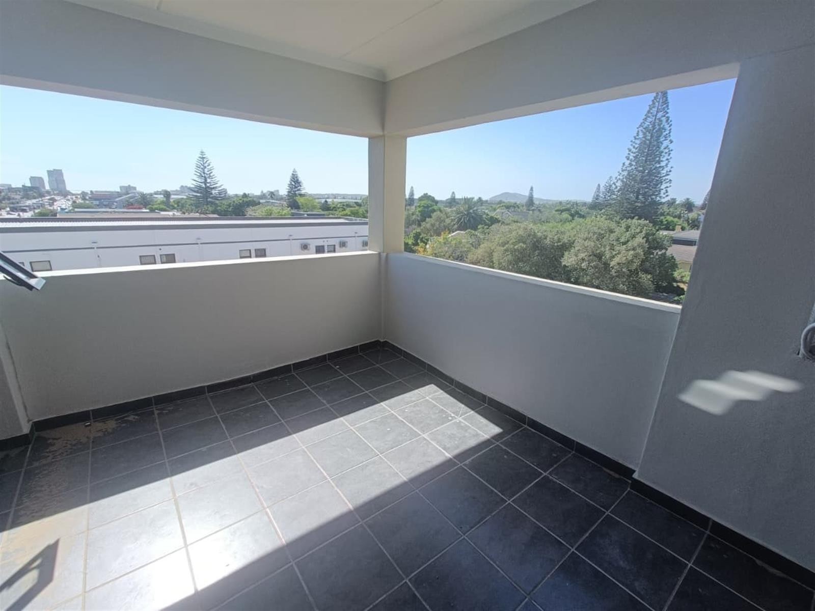 Apartment To Rent in Table View, Blouberg