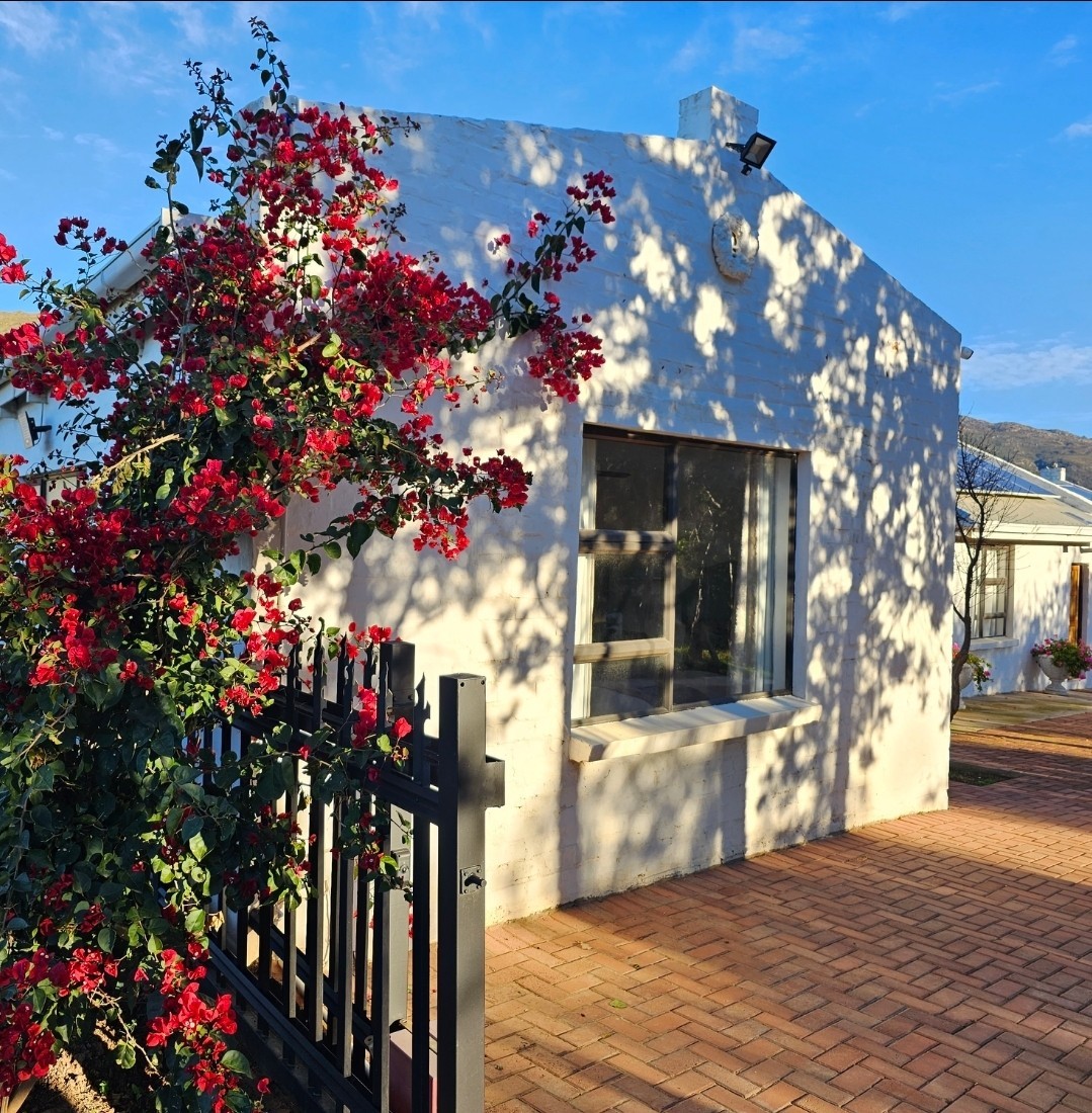 Fully Furnished Bachelor Flat on a Secure Lifestyle Farm