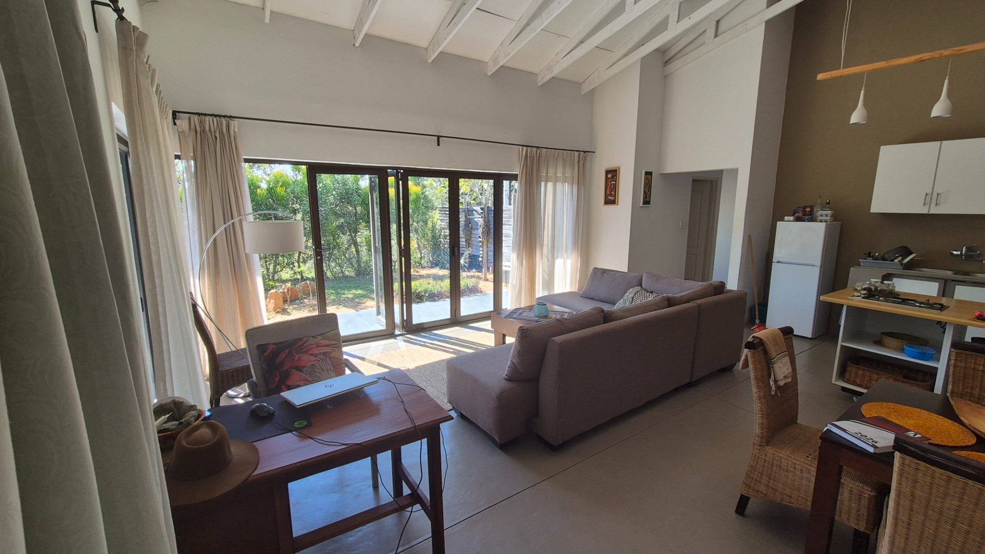 Modern Two Bedroomed house with two Flatlets in Kampersrus, Hoedspruit