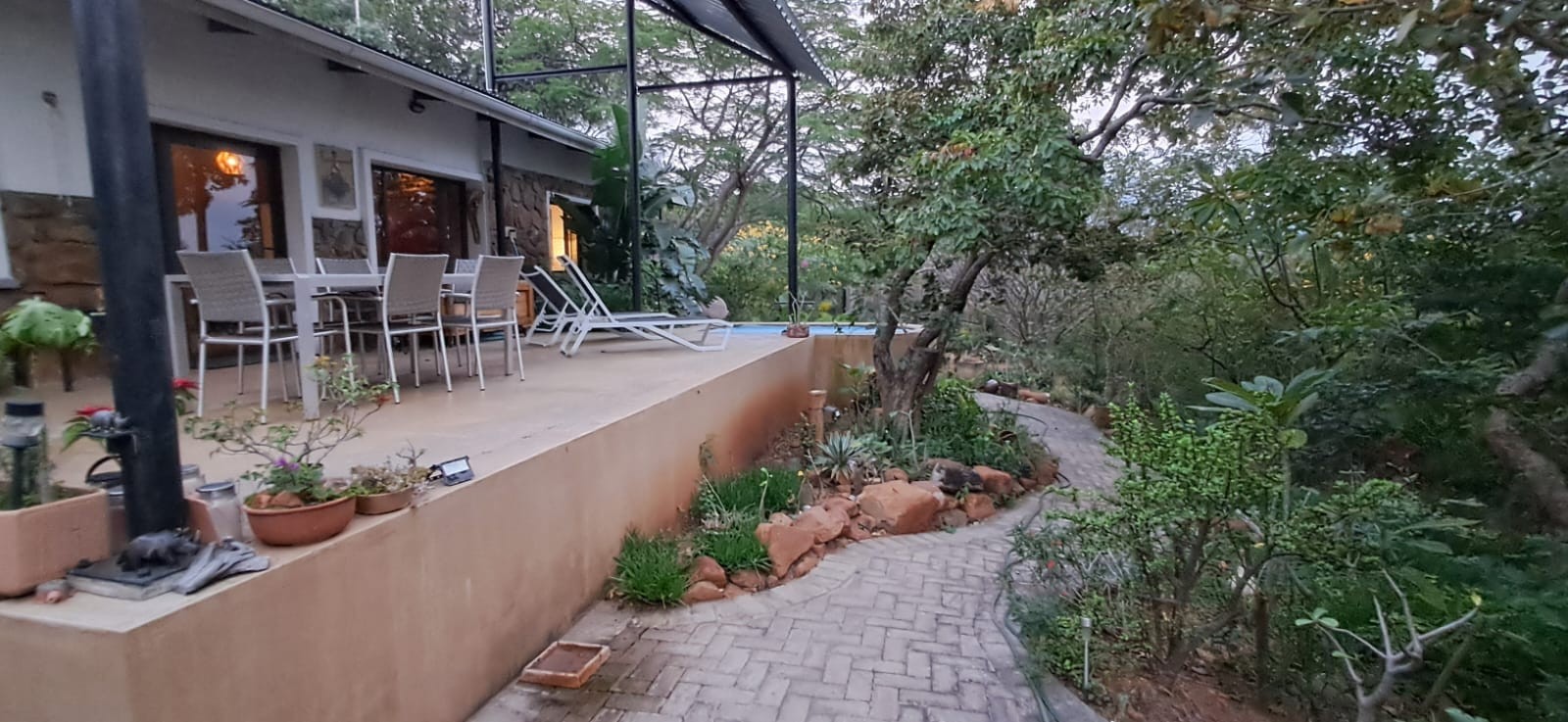 Modern Two Bedroomed house with two Flatlets in Kampersrus, Hoedspruit