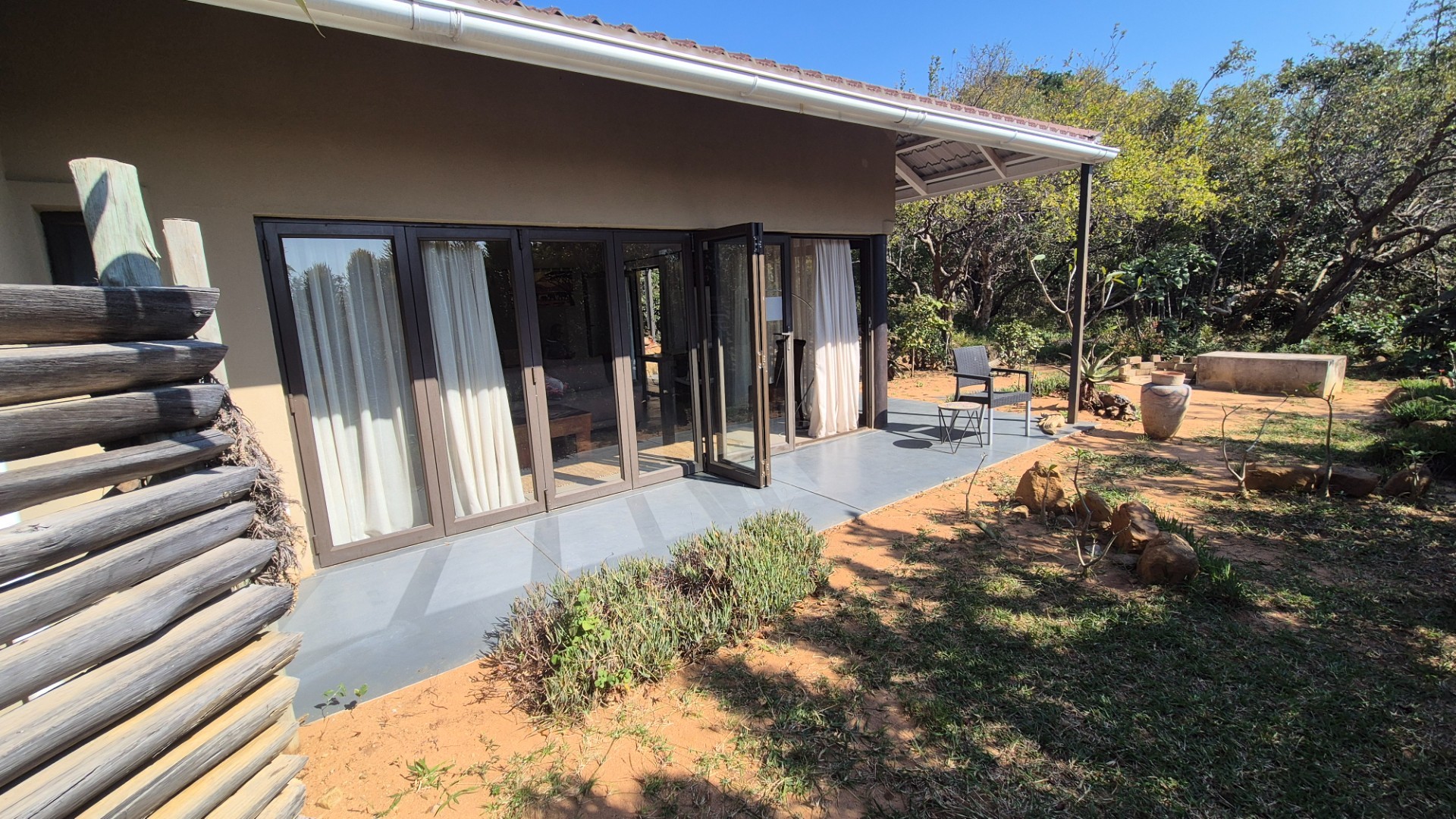 Modern Two Bedroomed house with two Flatlets in Kampersrus, Hoedspruit