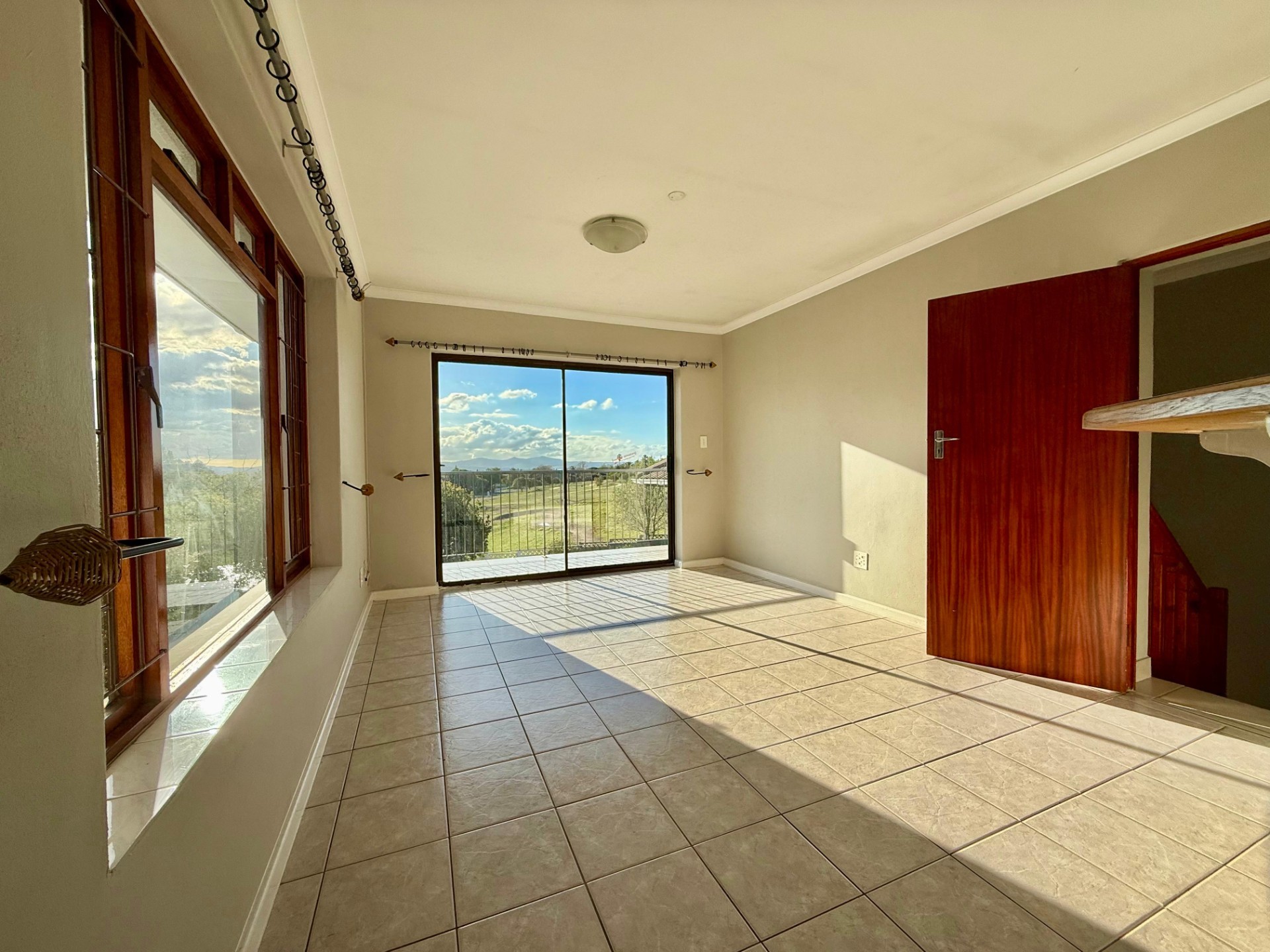2-Bedroom, 2-Bathroom Duplex Flatlet with Spectacular Views to Rent in Steynsrust, Somerset-West