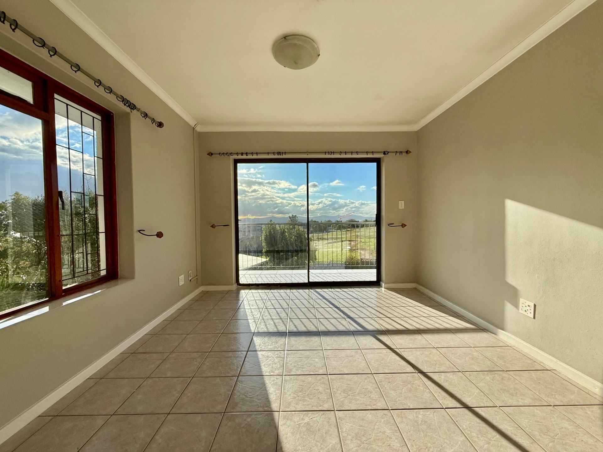2-Bedroom, 2-Bathroom Duplex Flatlet with Spectacular Views to Rent in Steynsrust, Somerset-West