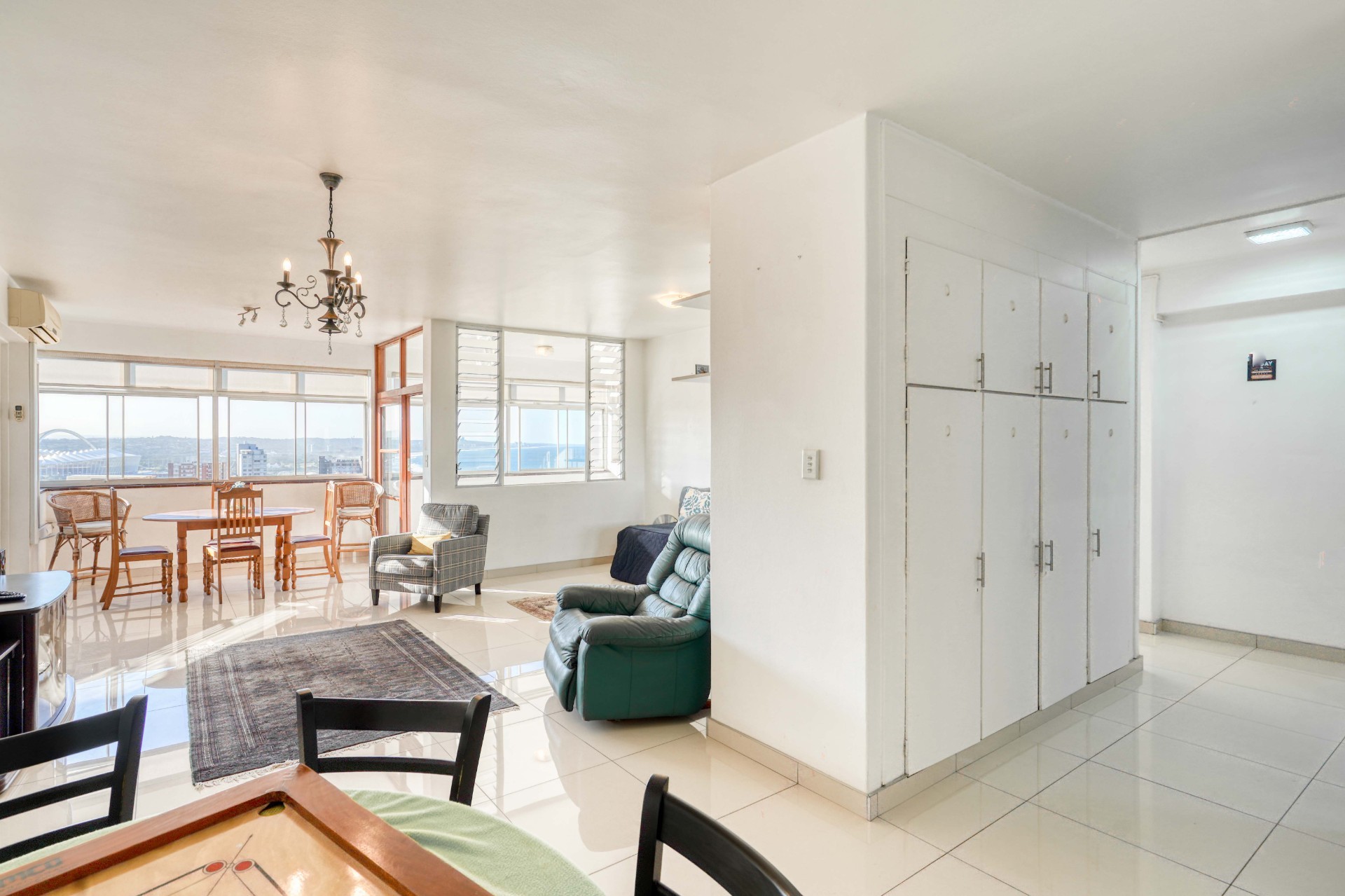 Spacious 123m² Unit with Ocean Views in North Beach