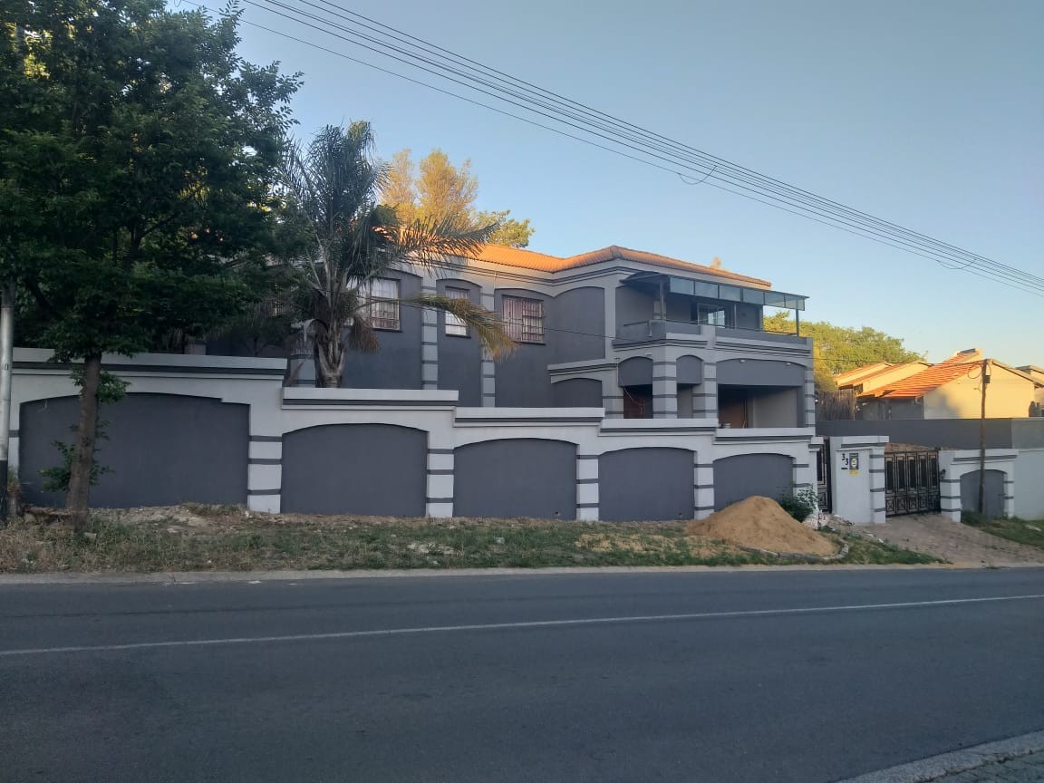 House For Sale in Oakdene, Johannesburg
