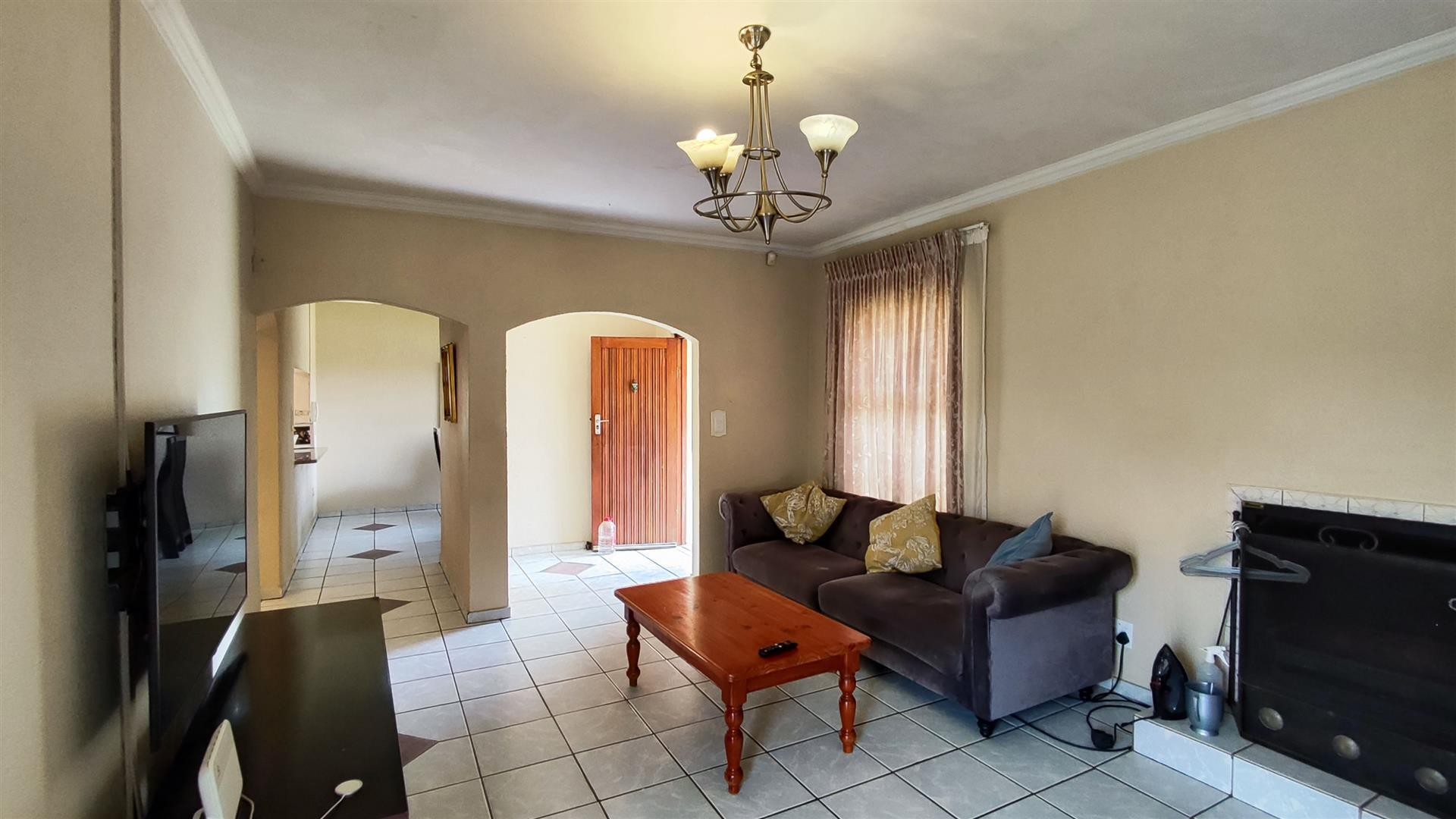 Charming Home For Sale in Brackendowns!