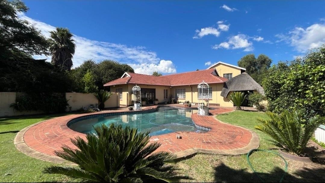 Versatile Family Living with a Modern Granny Flat And Excellent Income Potential!