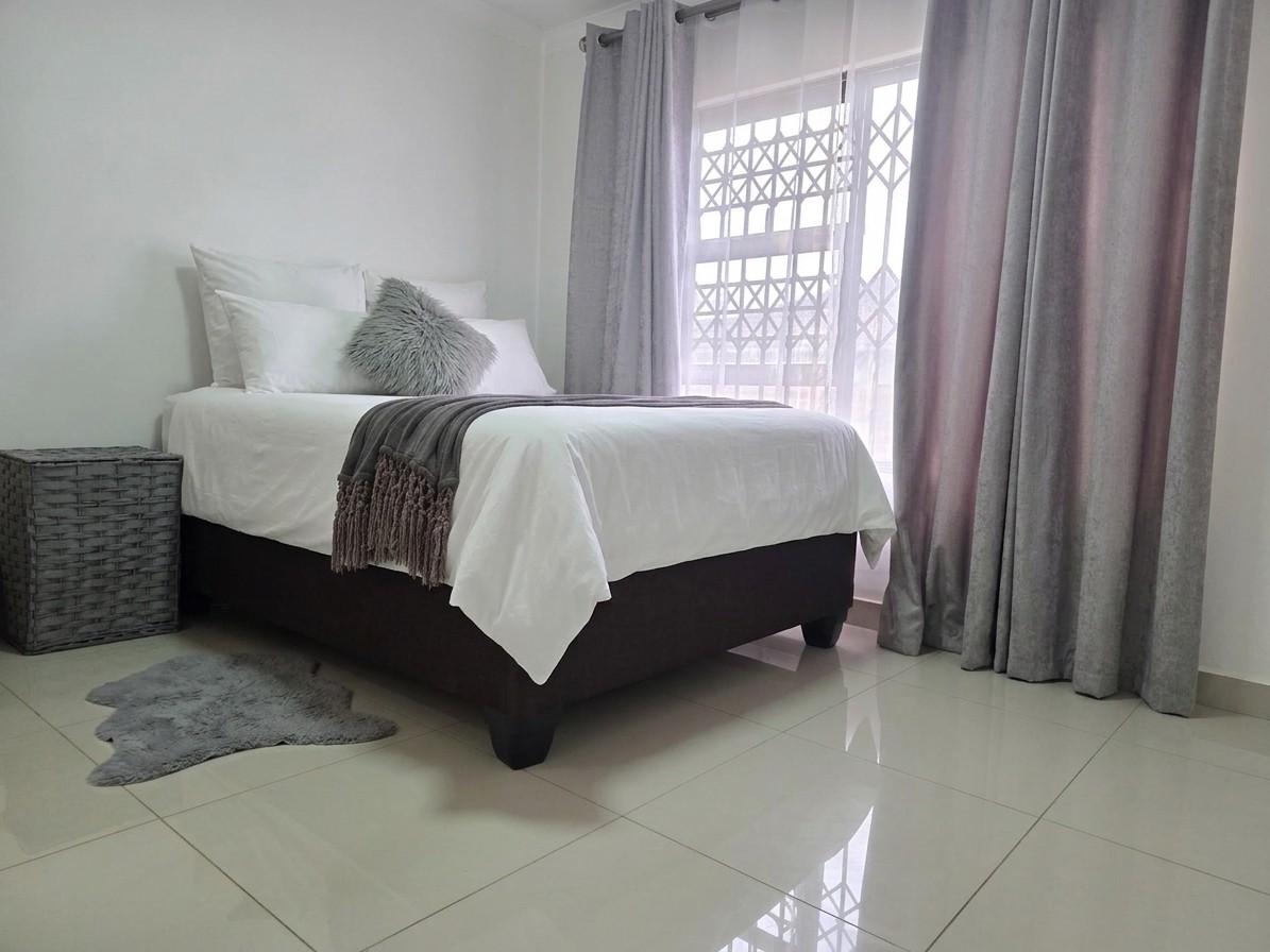 Secure 3 Bed / 2 Bath Parkrand