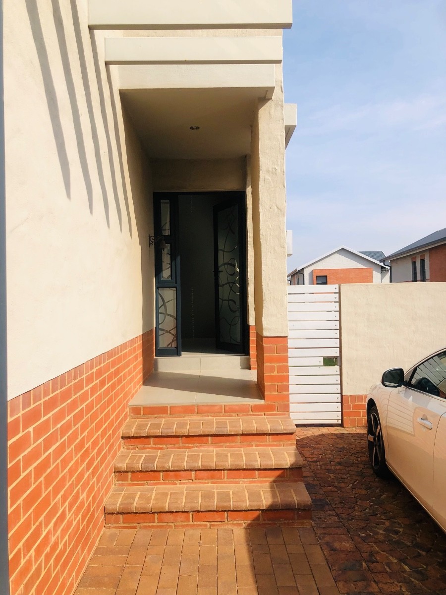 Duplex To Rent in The Hills Game Reserve Estate, Pretoria