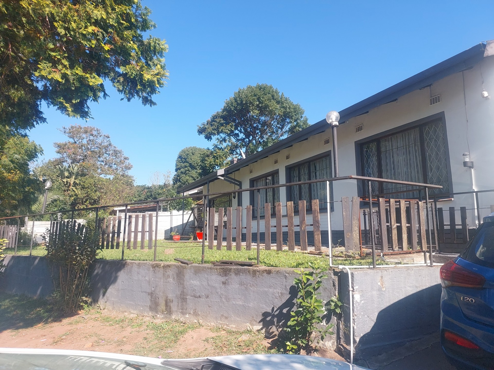 3 Bedroom House For Sale In Pinetown with Huge Land