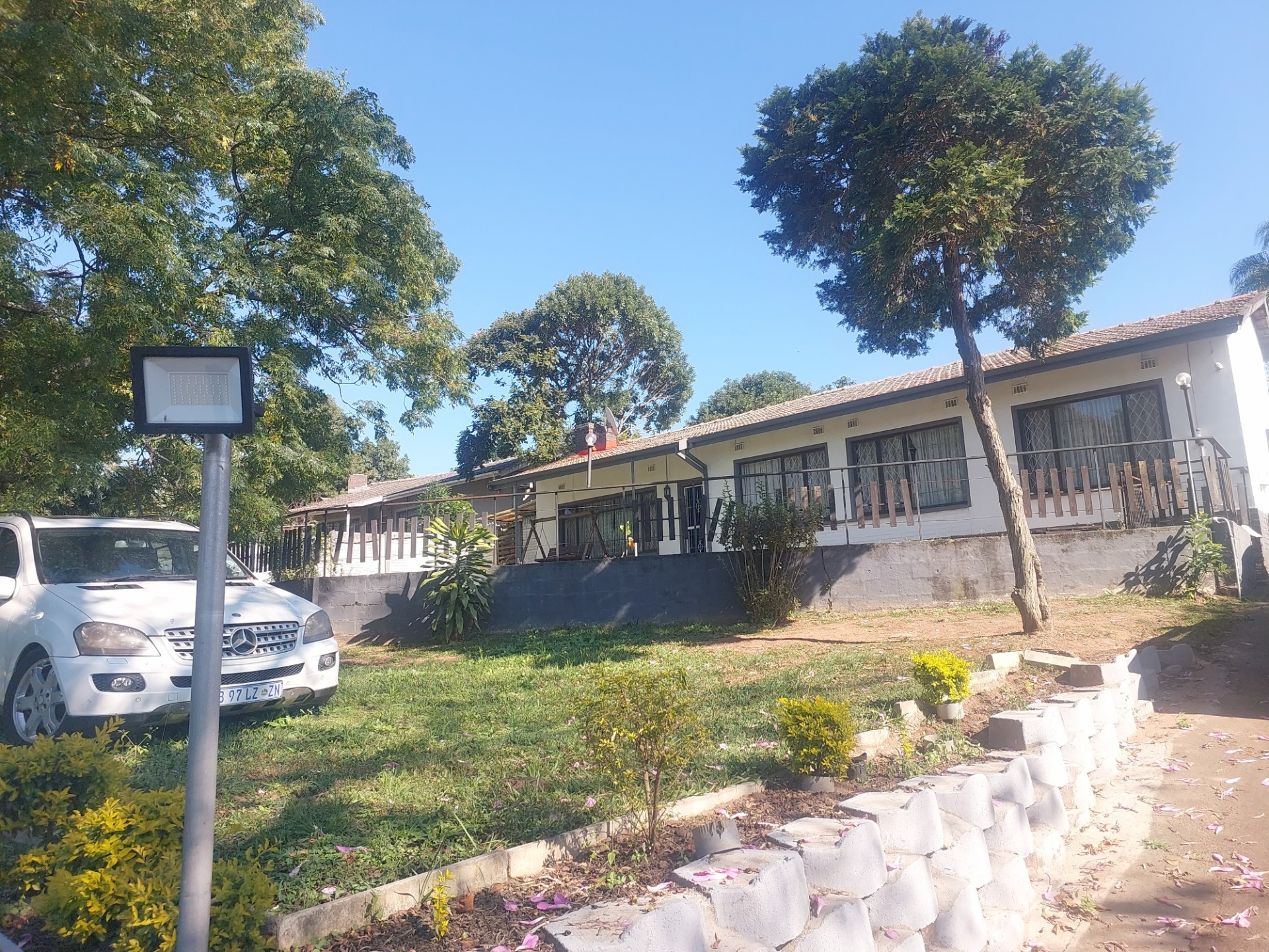 3 Bedroom House For Sale In Pinetown with Huge Land