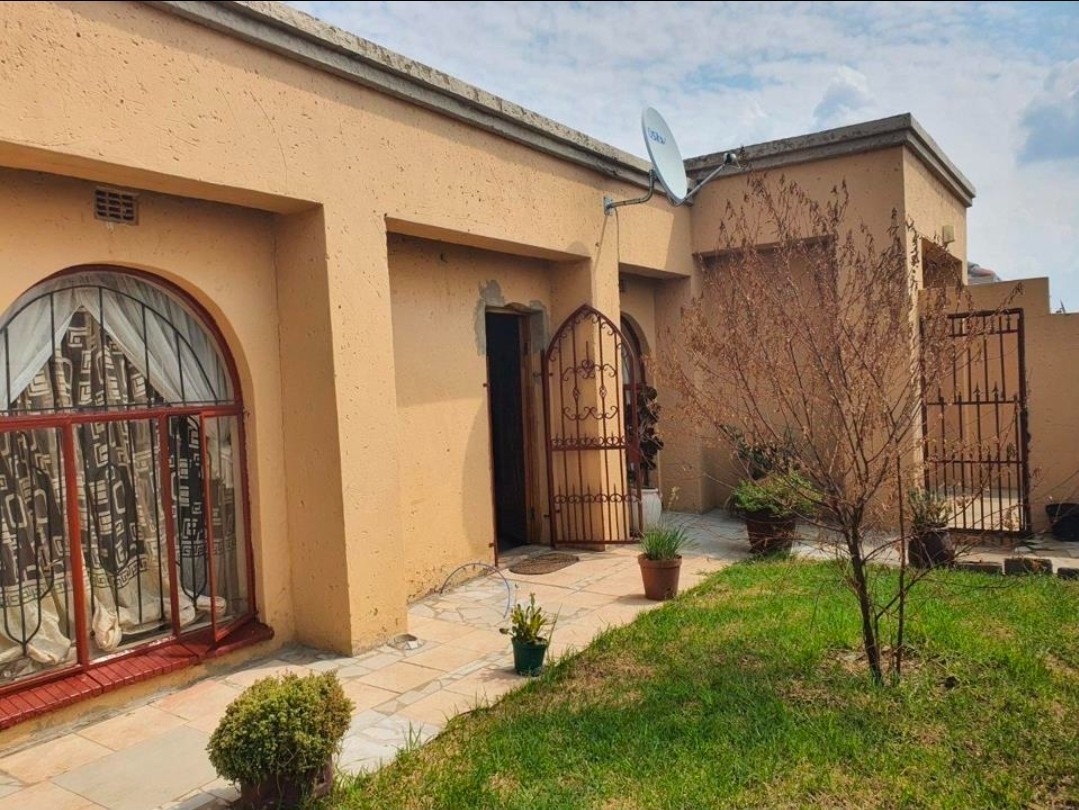 House For Sale in Tsakane Ext 1, Tsakane, Brakpan