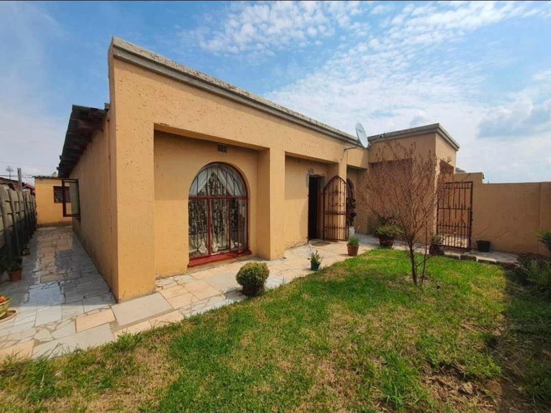 House For Sale in Tsakane Ext 1, Tsakane, Brakpan