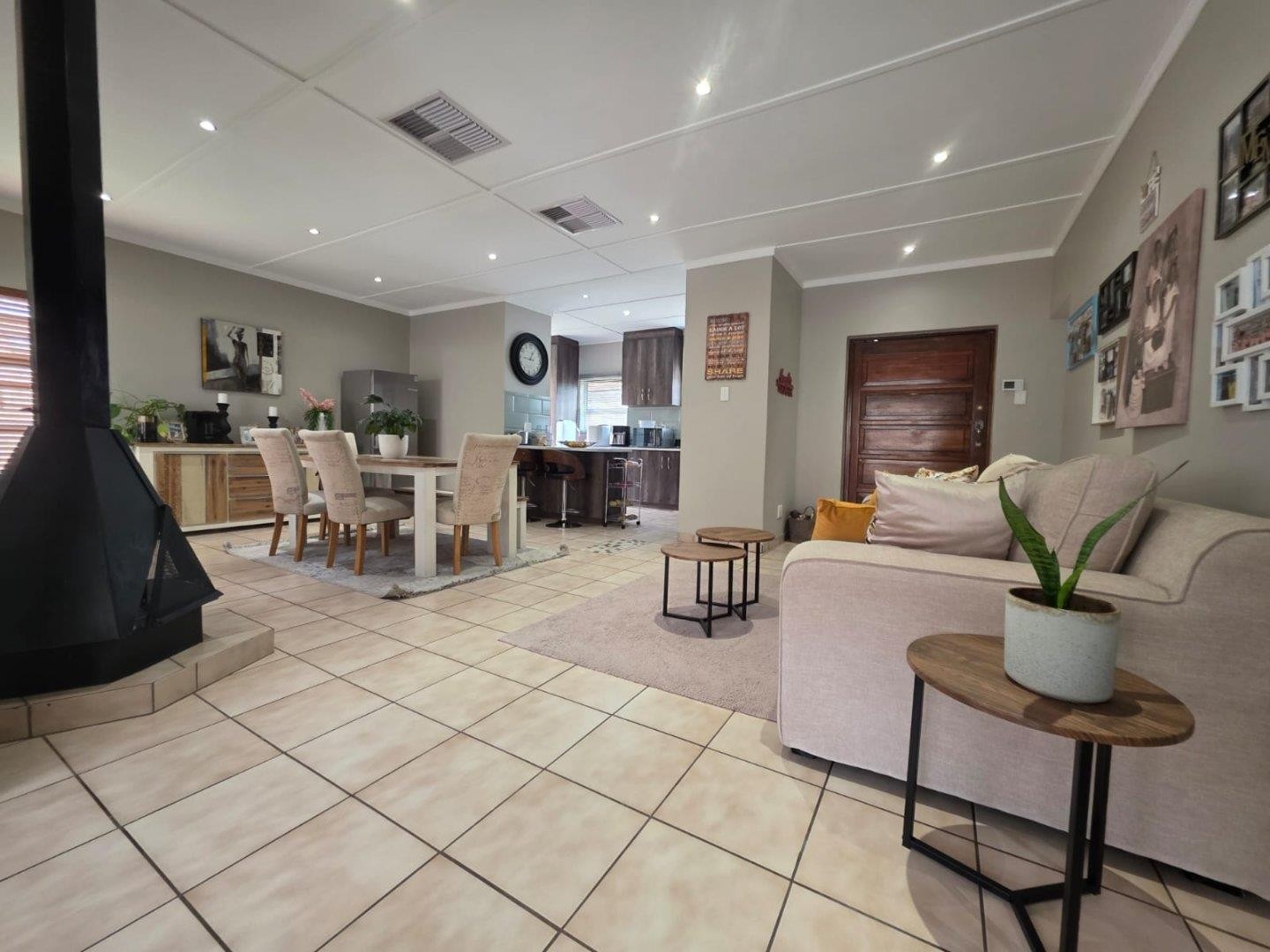 Welcome to Your Secure Move-in Ready Oasis in Carters Glen, Kimberley