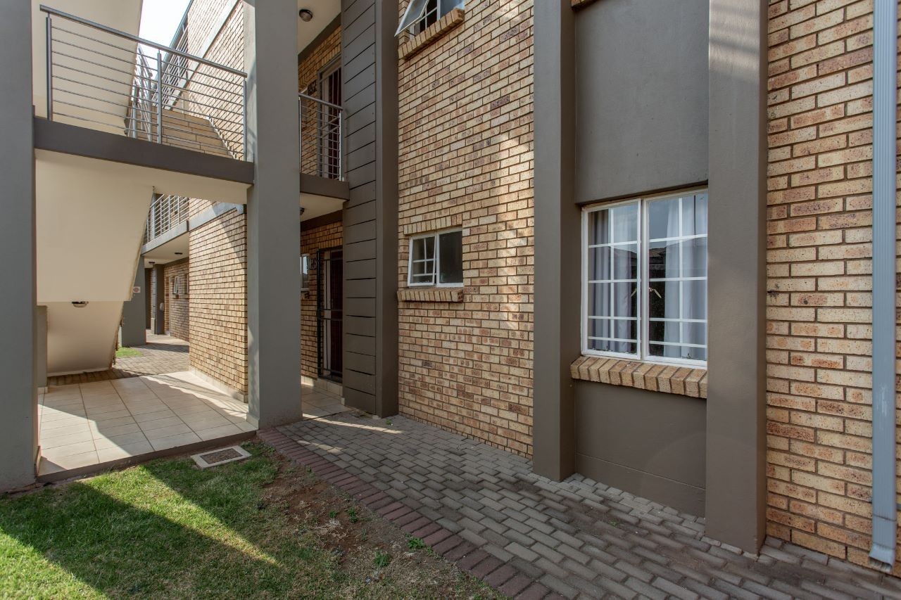 Modern Spacious Secure Apartment - solar geyser and fibre ready