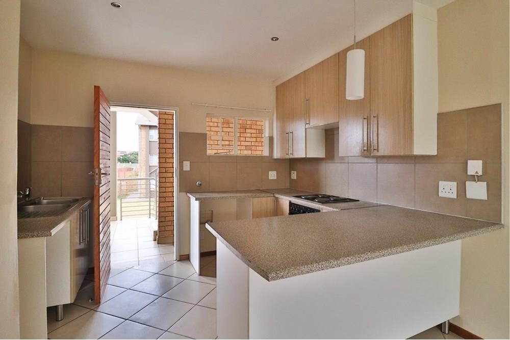 Modern Stylish Secure Apartment - Solar geyser - High speed internet