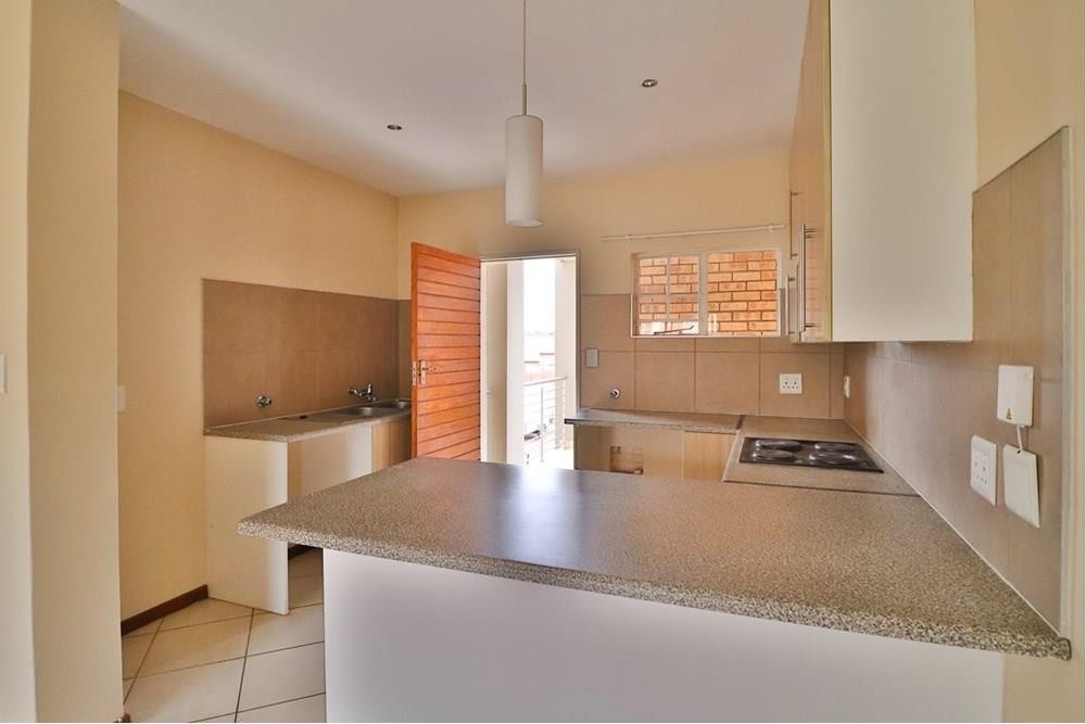 Modern Stylish Secure Apartment - Solar geyser - High speed internet