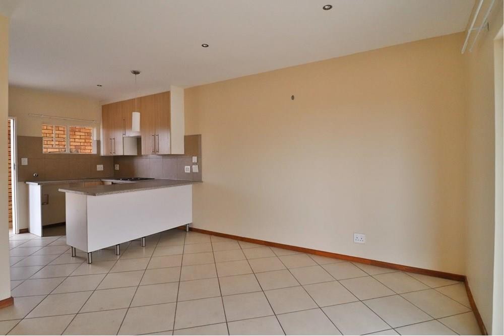 Modern Stylish Secure Apartment - Solar geyser - High speed internet