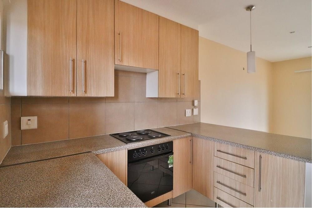 Modern Stylish Secure Apartment - Solar geyser - High speed internet