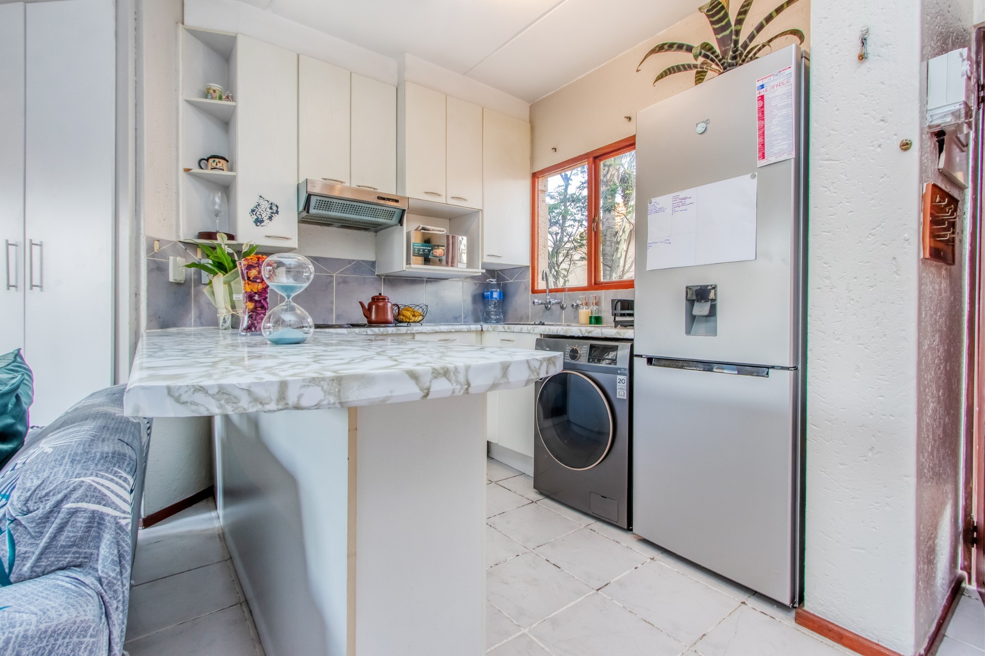 Bright and Spacious Loft Apartment in Bromhof with Massive Entertainment Patio and Stunning Views