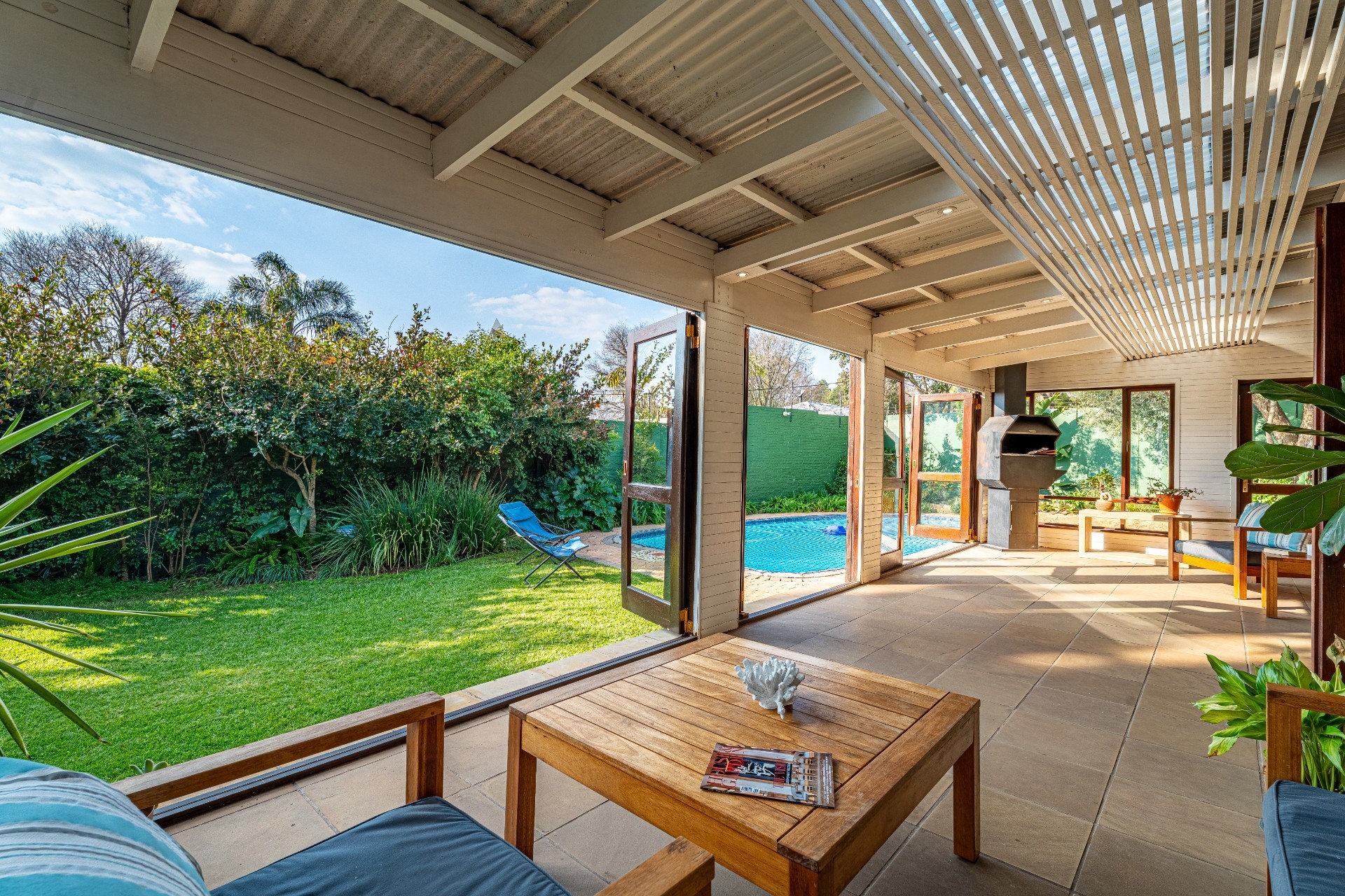 Charming Double Stand Home and Cottage in Prime Parkhurst Location