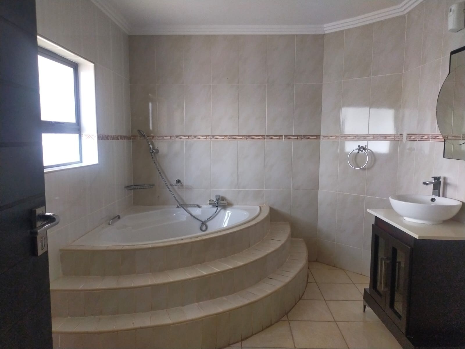 Room for rent in Sibasa, Thohoyandou, 2100 m²