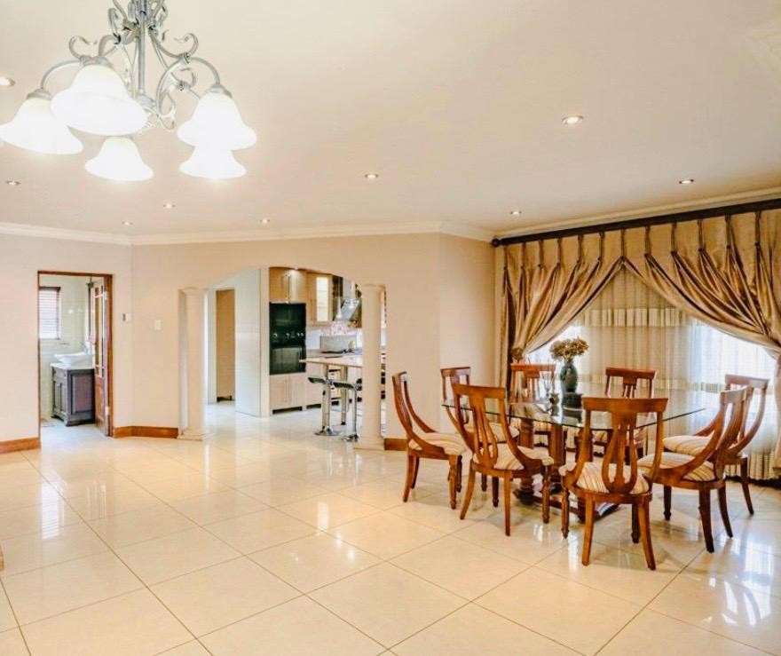 5 Bedroom House For Sale in Theresapark, Akasia
