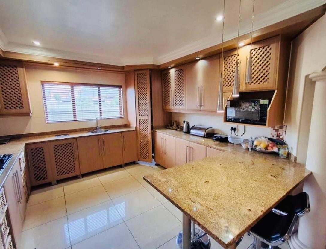 5 Bedroom House For Sale in Theresapark, Akasia