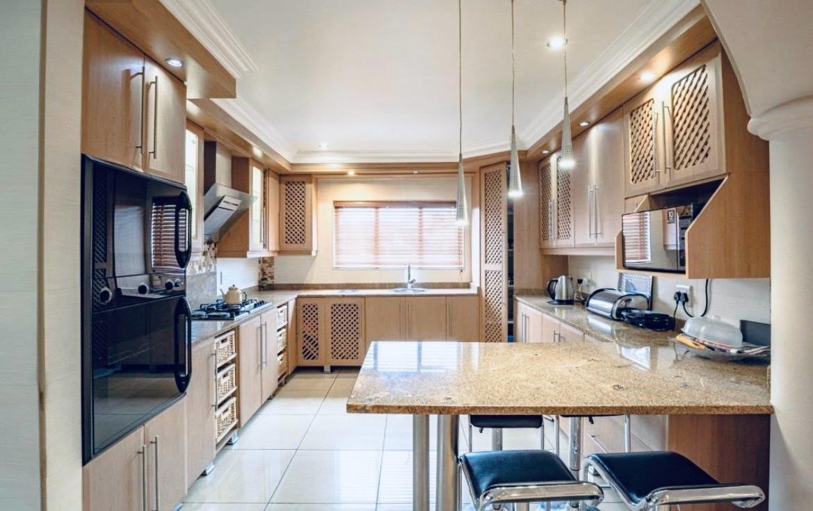 5 Bedroom House For Sale in Theresapark, Akasia