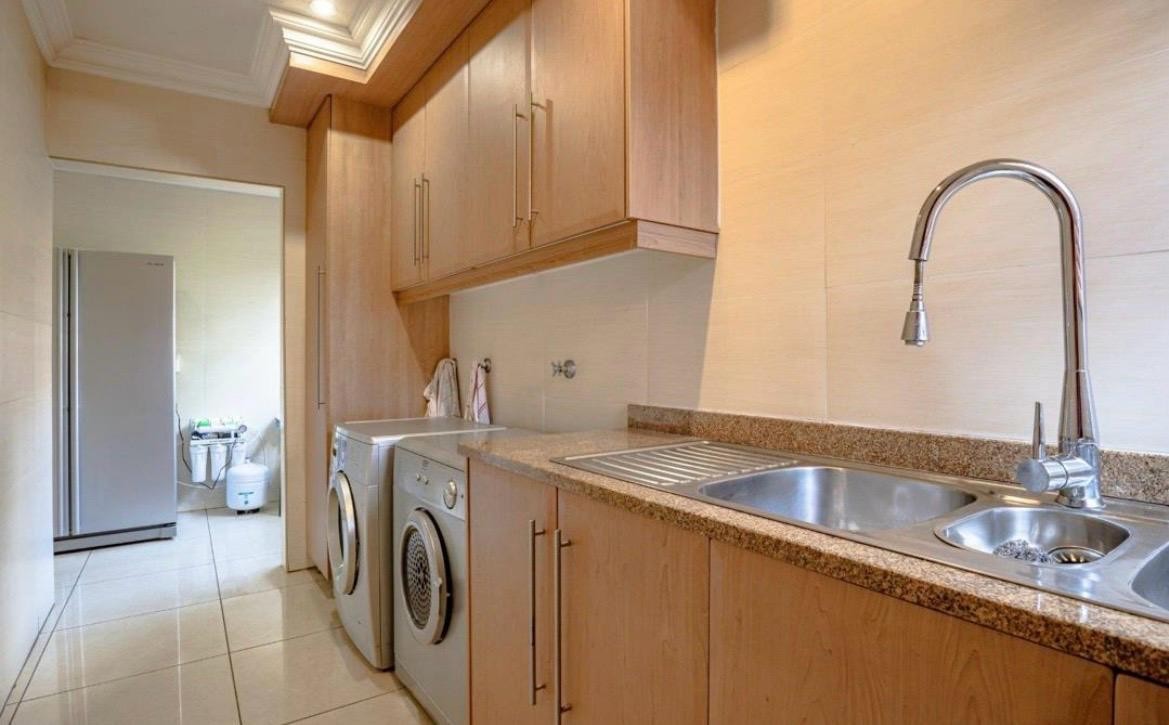 5 Bedroom House For Sale in Theresapark, Akasia