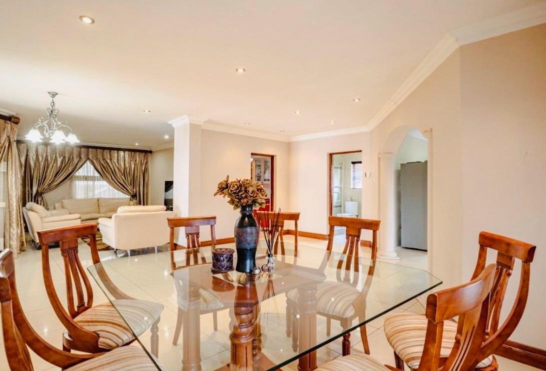 5 Bedroom House For Sale in Theresapark, Akasia