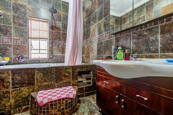 Spacious Family Home with Flatlet in Gerdview