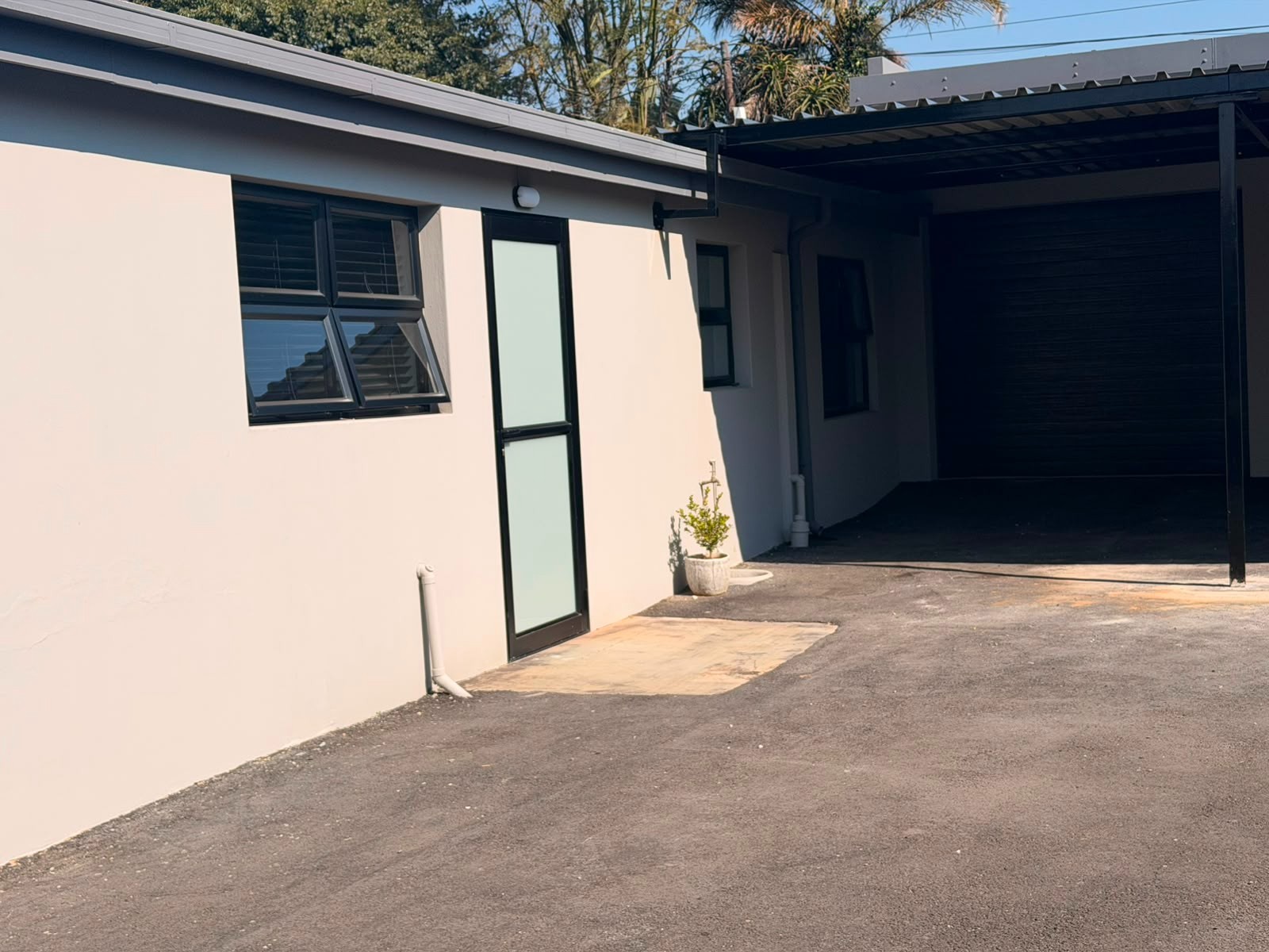 Modern One Bedroom Cottage for Rent