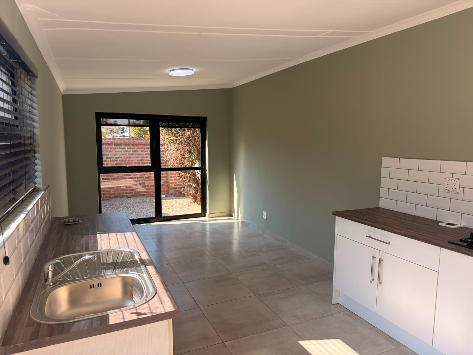 Modern One Bedroom Cottage for Rent