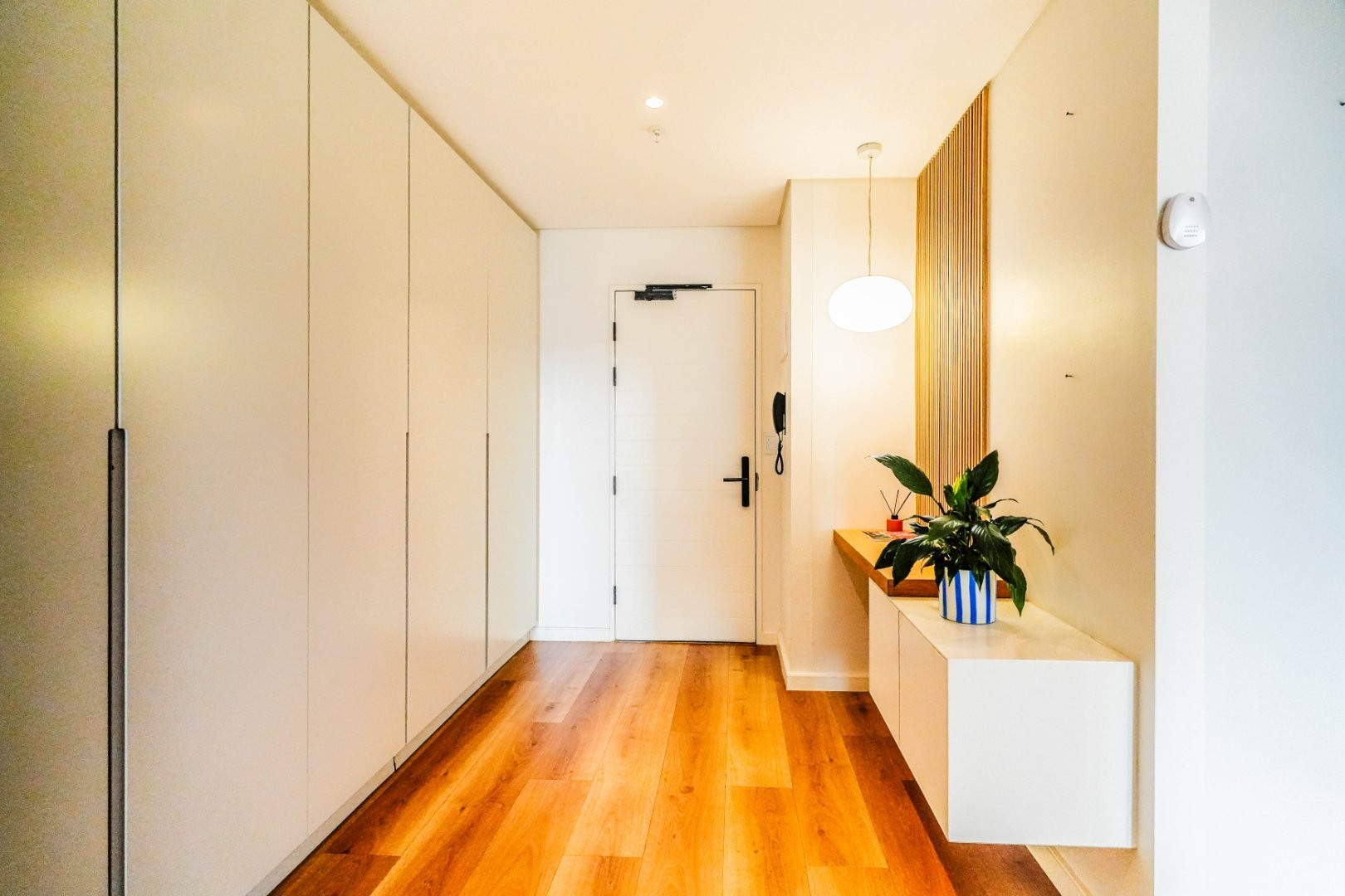 Apartment For Sale in Sea Point, Cape Town