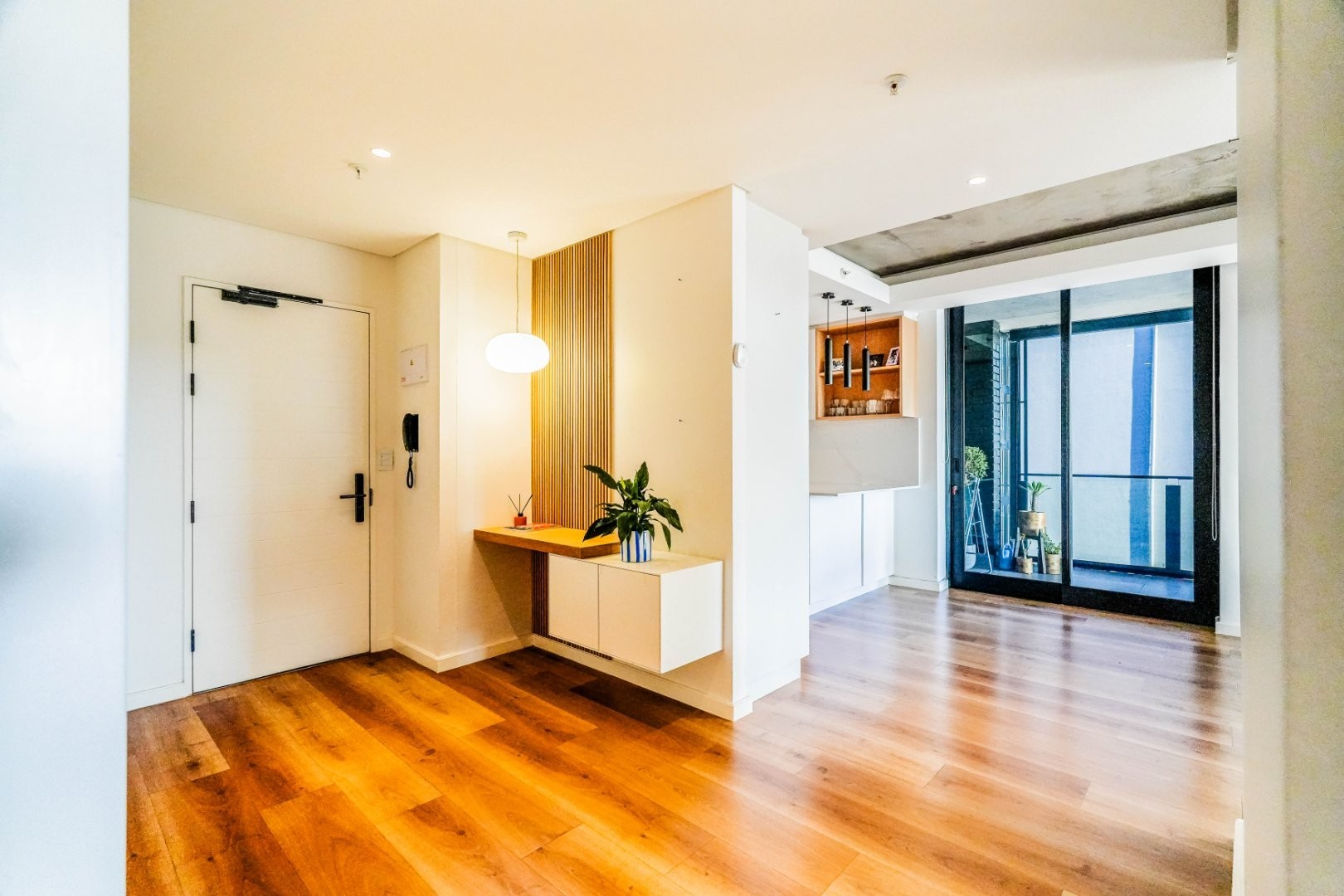 Apartment For Sale in Sea Point, Cape Town
