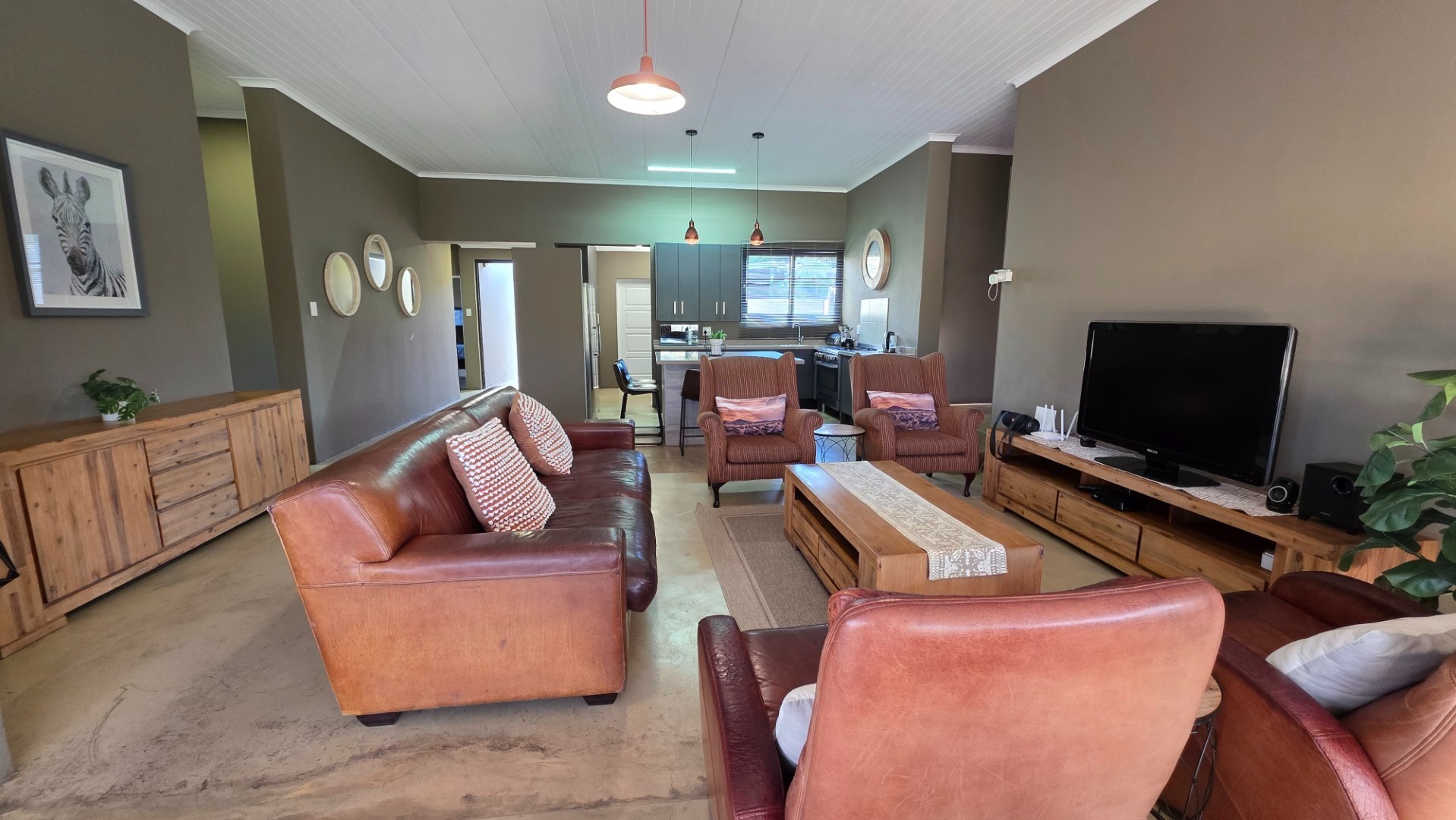 Zwartkloof - Five bedroom home with spectacular Waterberg Mountain views - Fully Furnished