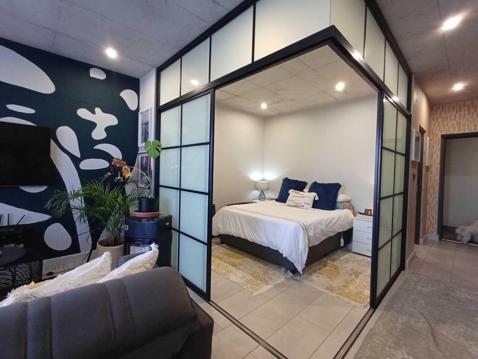 ONE BEDROOM APARTMENT FOR SALE IN TABLE VIEW