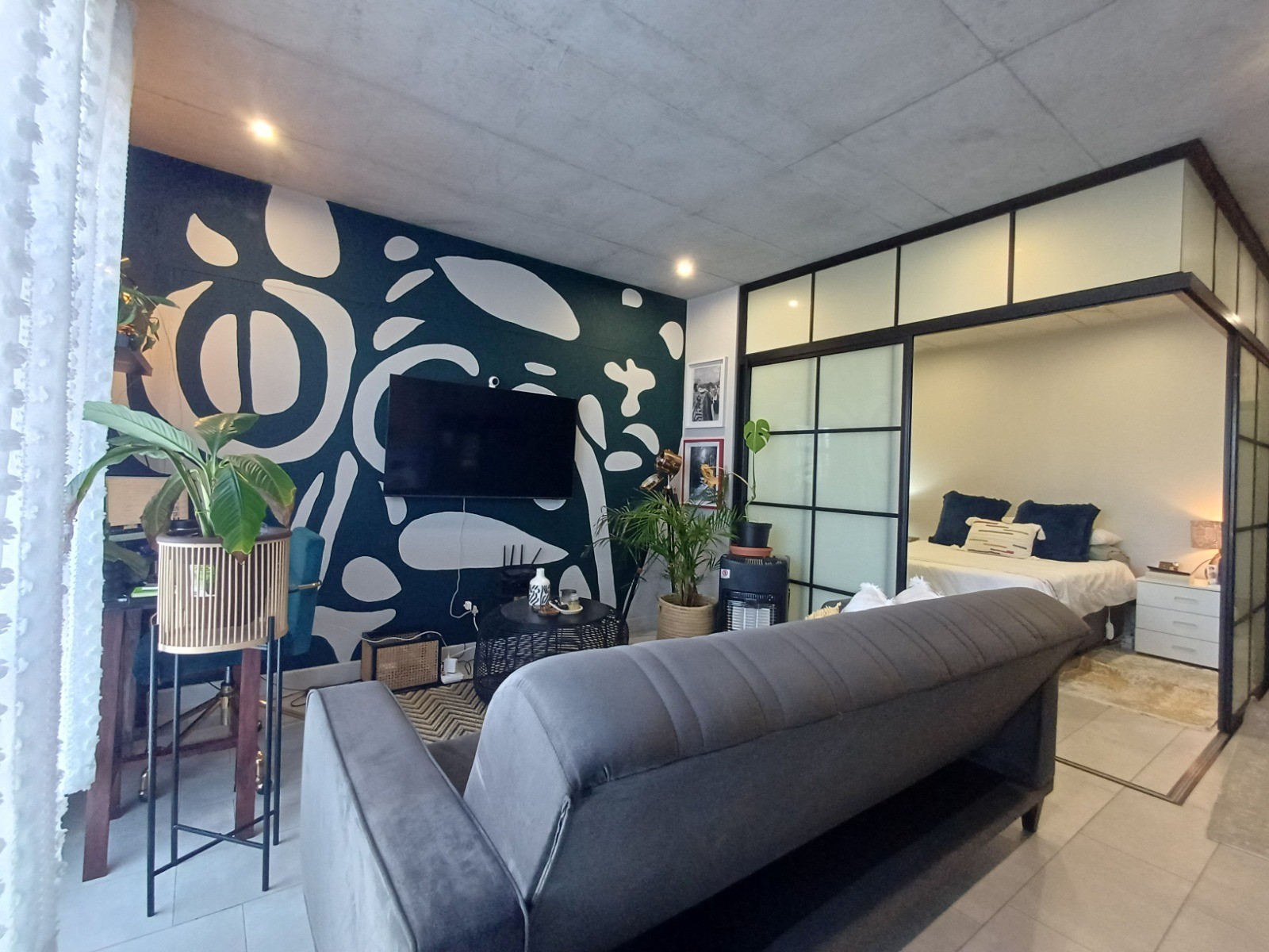 ONE BEDROOM APARTMENT FOR SALE IN TABLE VIEW